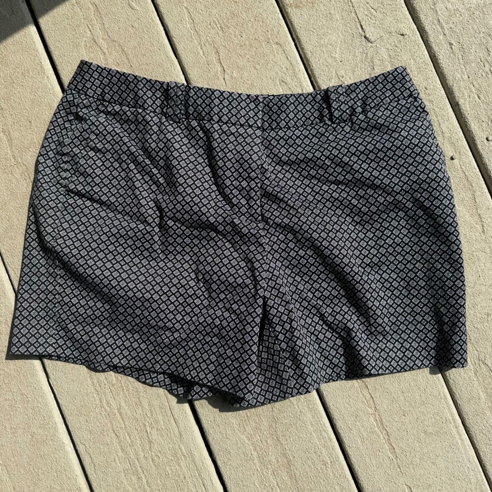 Worthington Modern Fit Shorts Geometric Print Career Wear Black Size 6‎